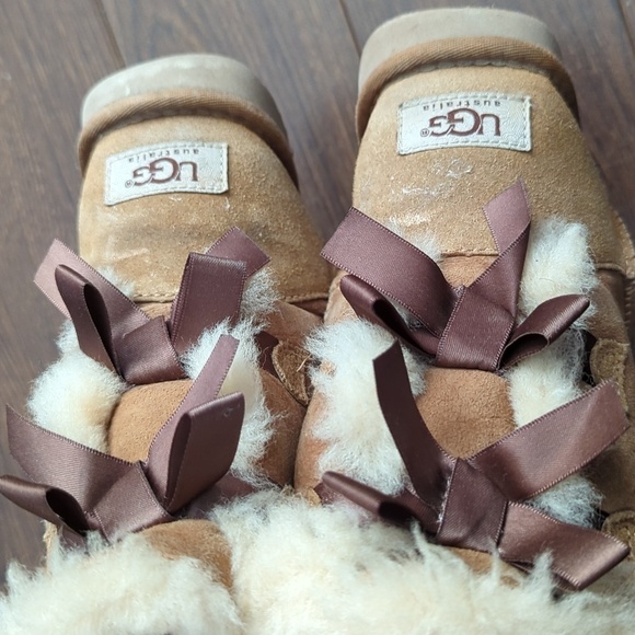 Ugg Bailey Bow Boots Womens Style : 1002954 - Picture 9 of 13